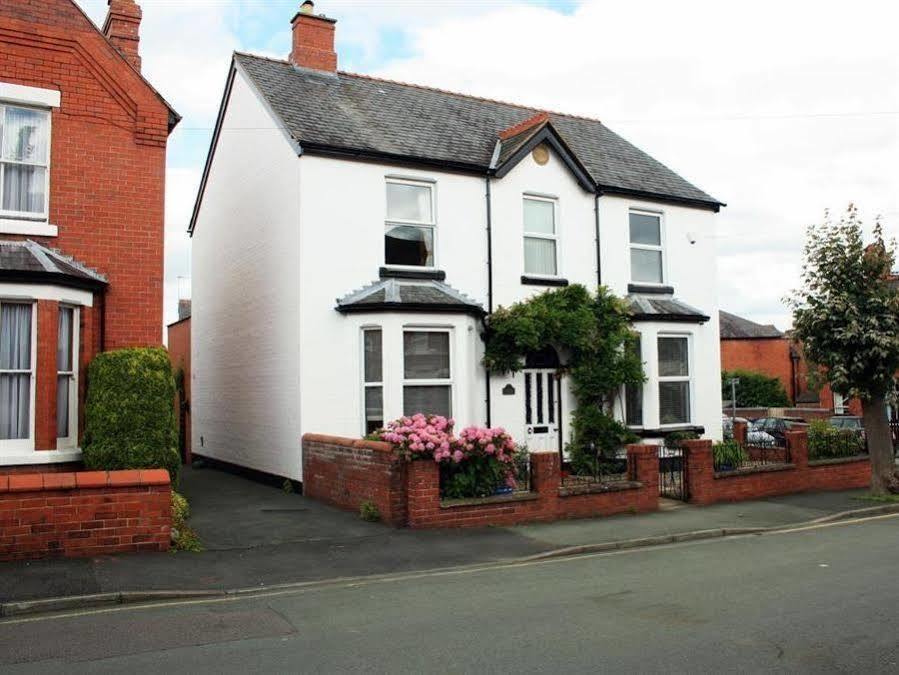 Laurels Oswestry Exterior foto